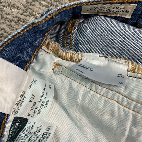 Levi’s 501 Jean Shorts - Picture 2 of 3